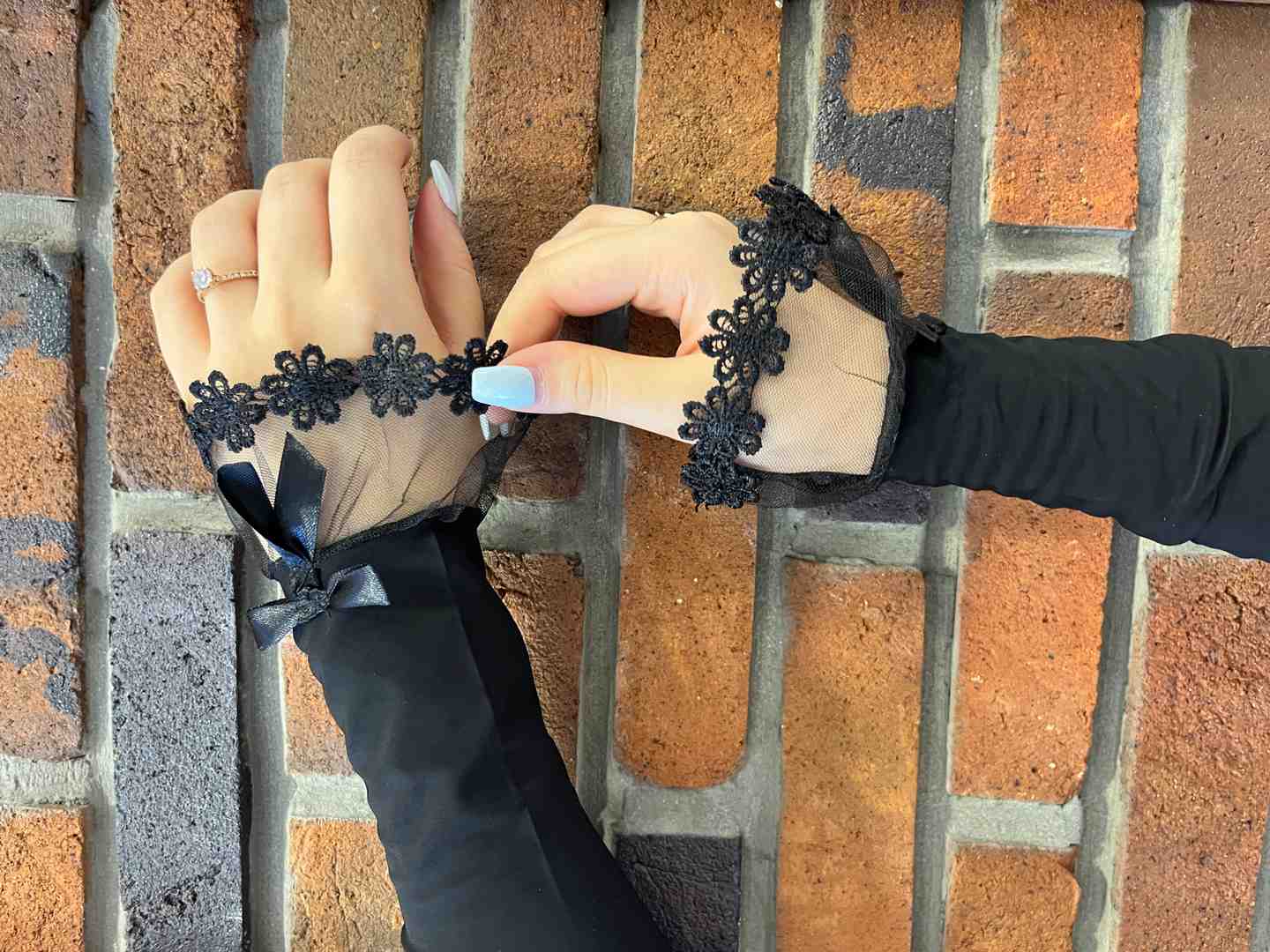 فروش عمده ساق دست توری مشکی | خریدی شیک، پرفروش و مقرون‌به‌صرفه